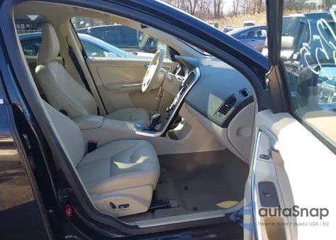 2013 Volvo Xc60 3.2 Premier из США, поврежденный, VIN YV4940DZ1D2419809